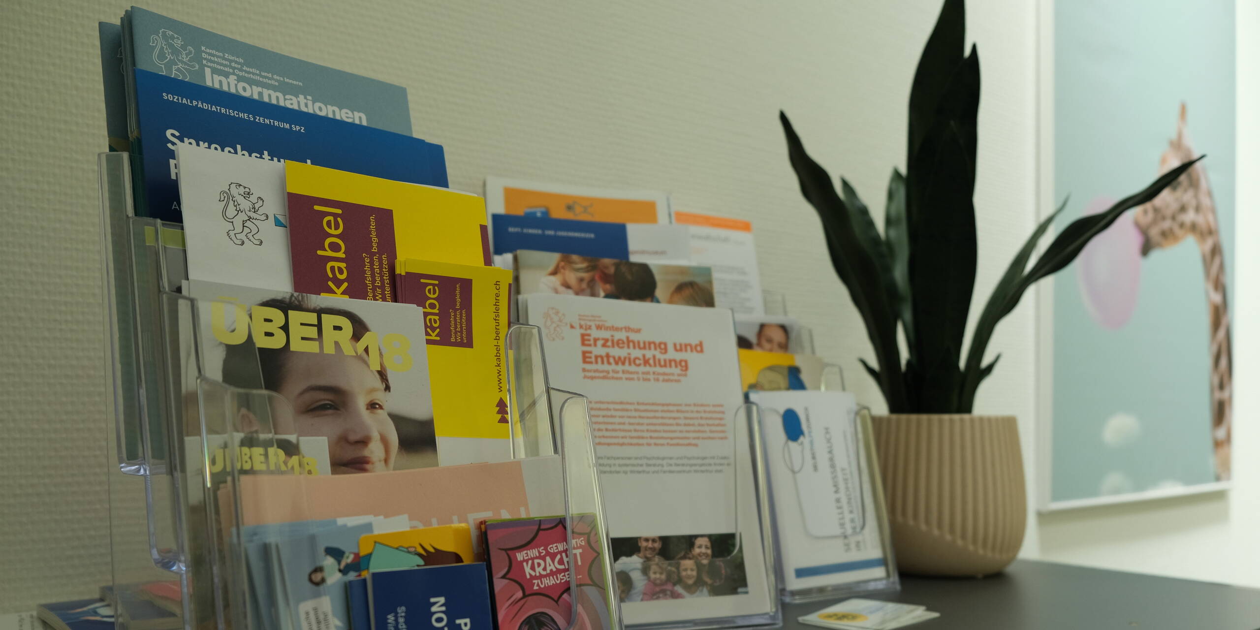 Flyer und Broschüren Fachstelle OKey Winterthur